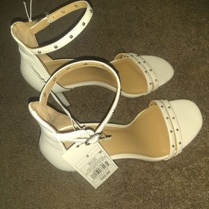 WOMENS BARELY STUDDED HEELS